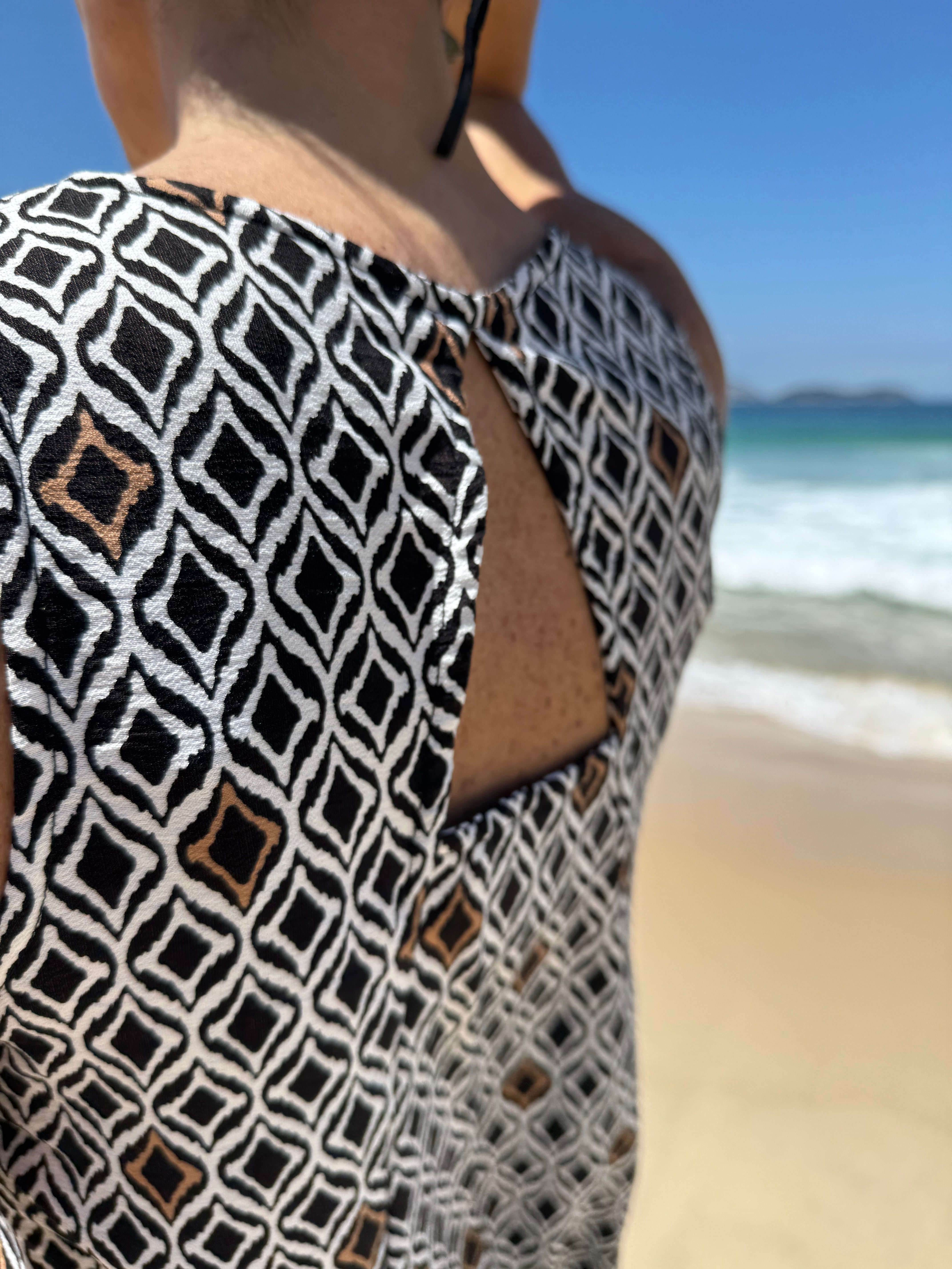 VESTIDO ORQUÍDEA GEOMÉTRICO