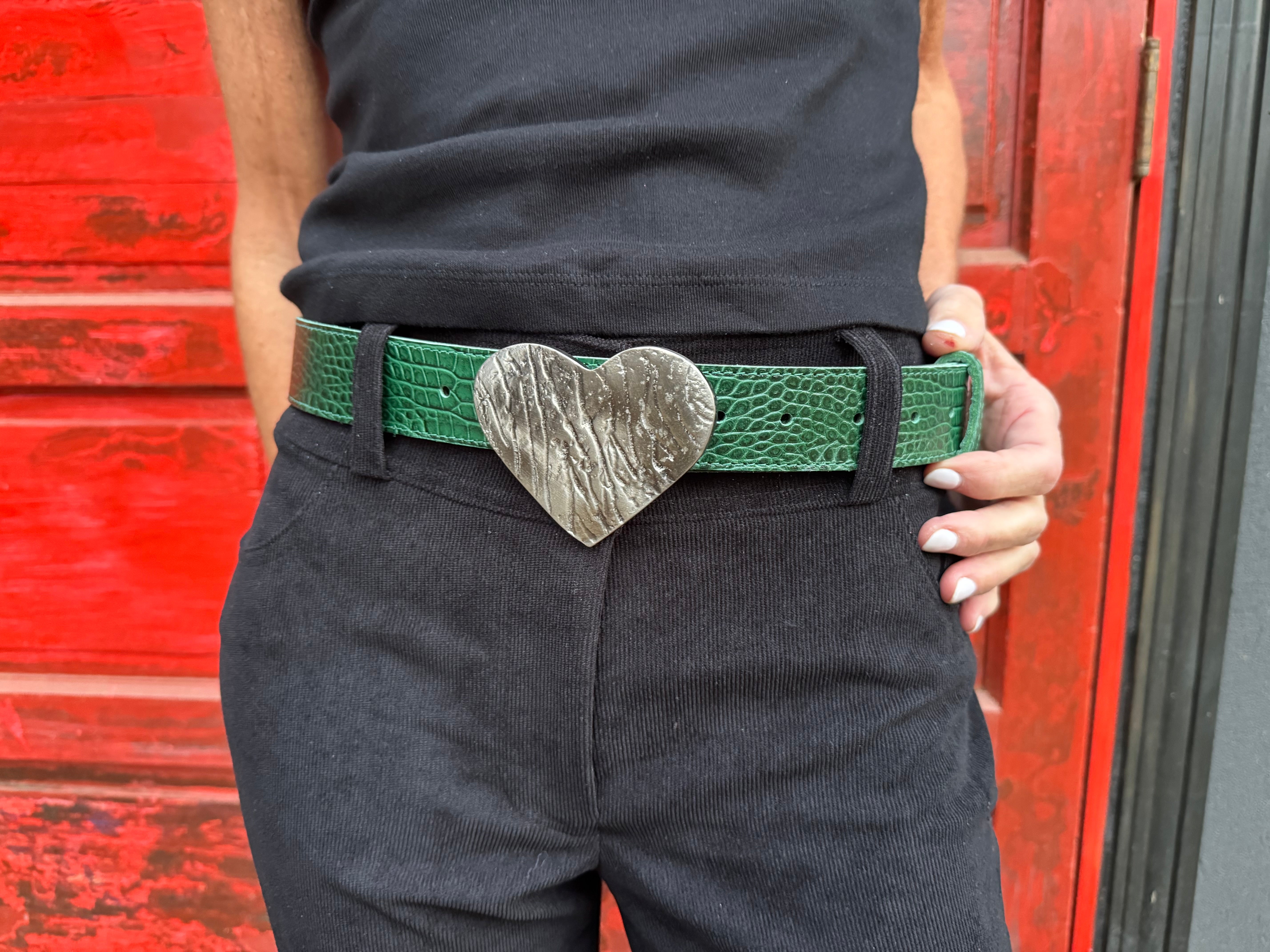 CINTURÓN COCODRILO VERDE HEBILLA CORAZÓN