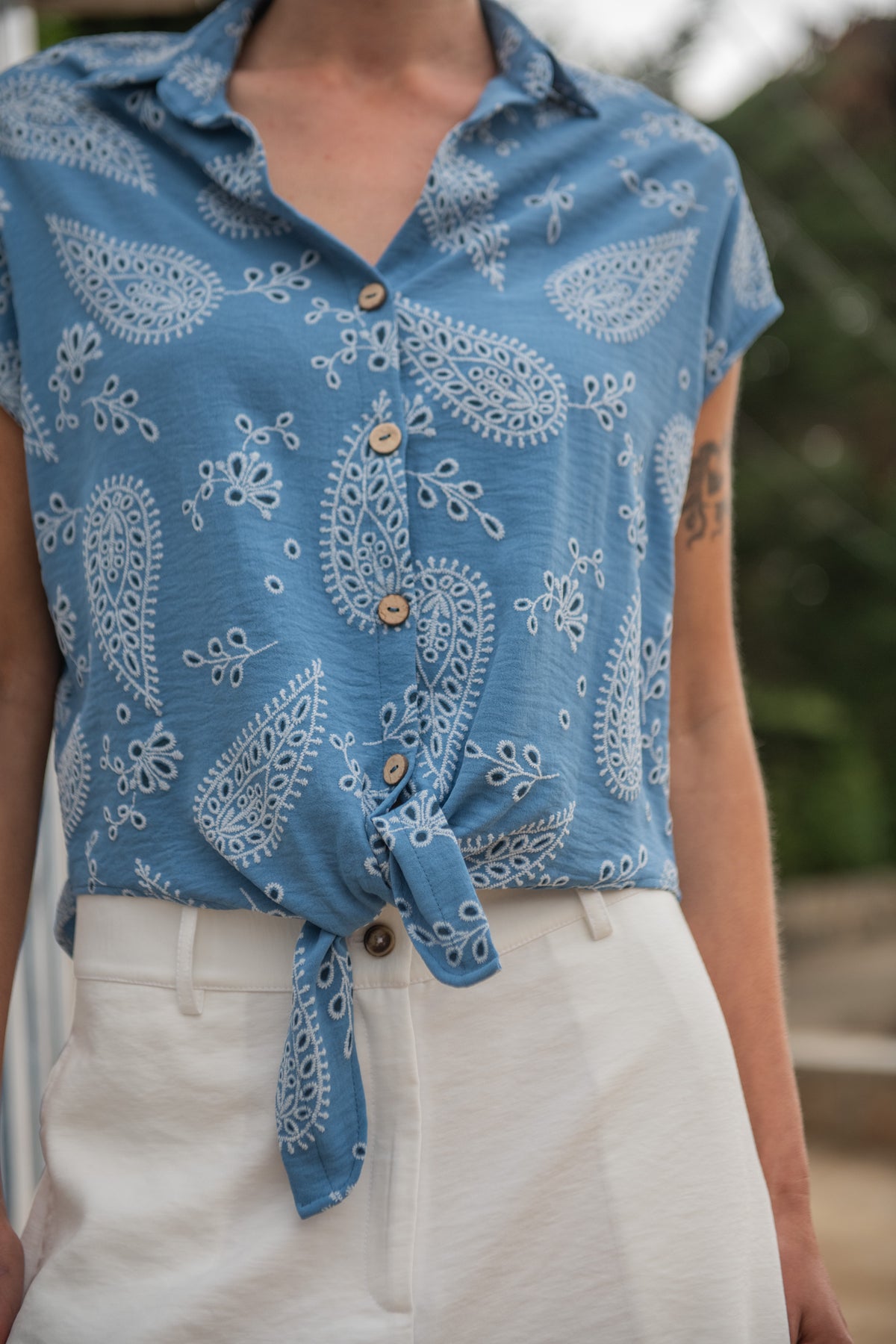 BLUSA NUDO PRIMAVERA CELESTE