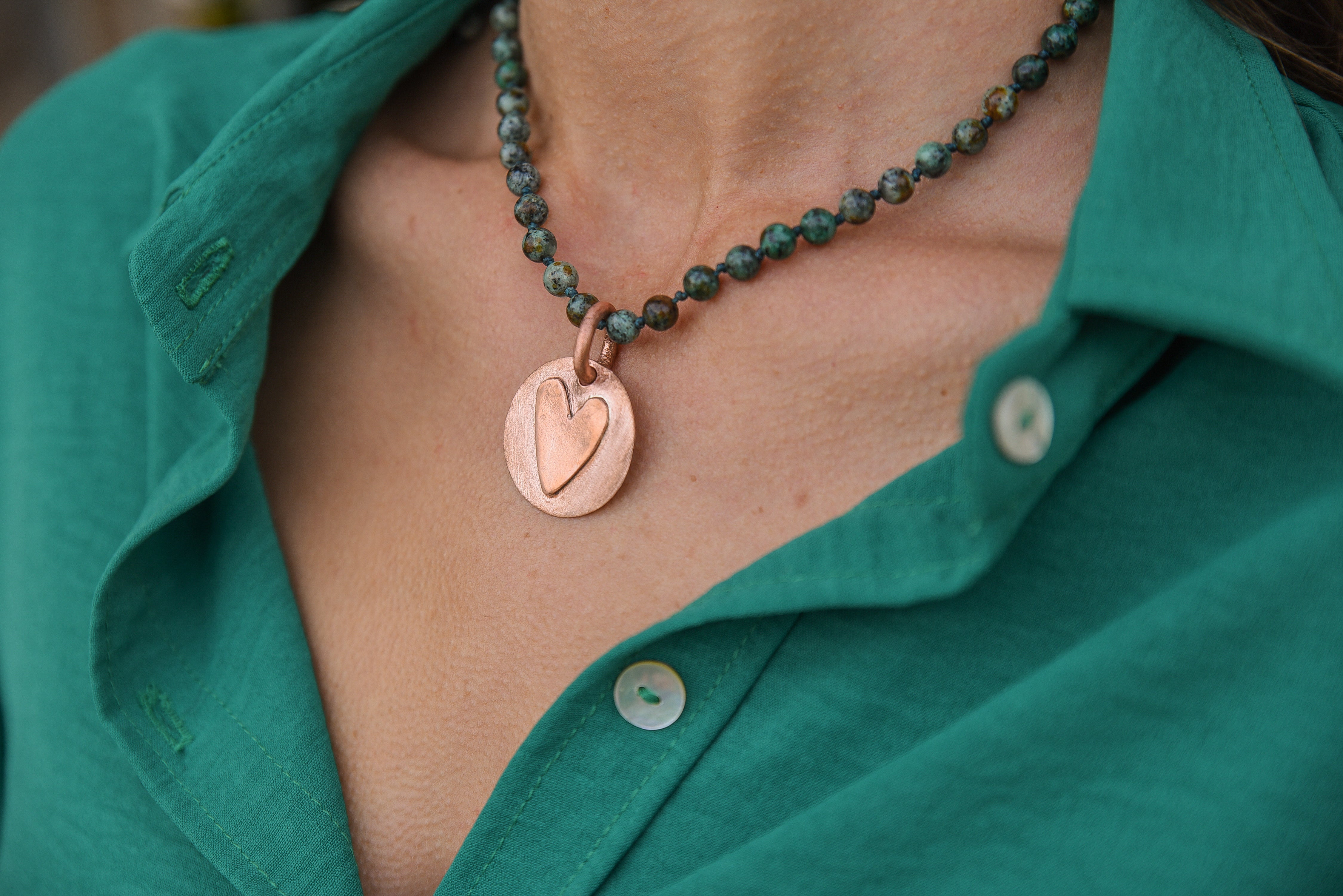 COLLAR PIEDRA JASPE CORAZON COBRE