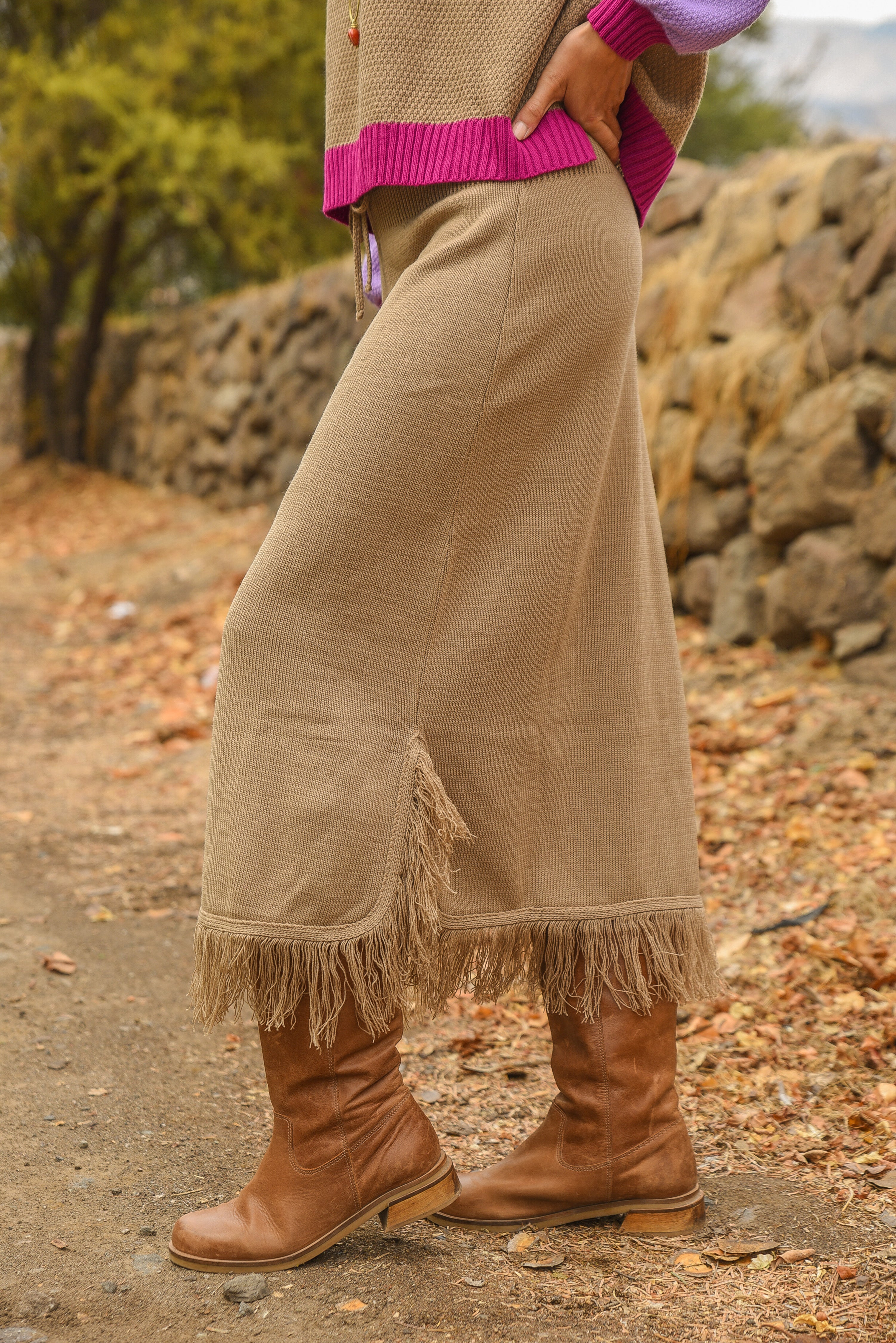 POLLERA TEJIDA PRETINA FLECOS