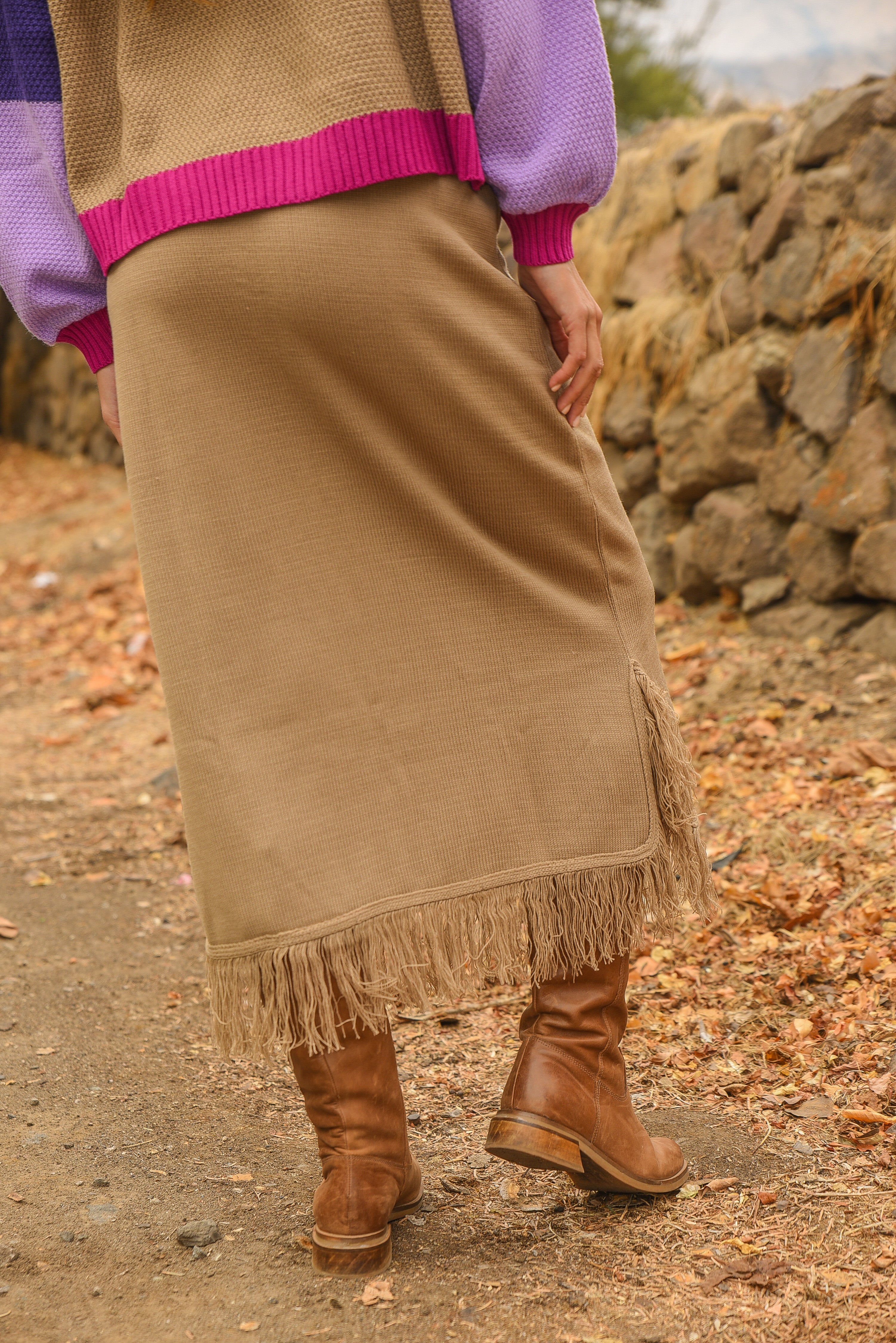 POLLERA TEJIDA PRETINA FLECOS