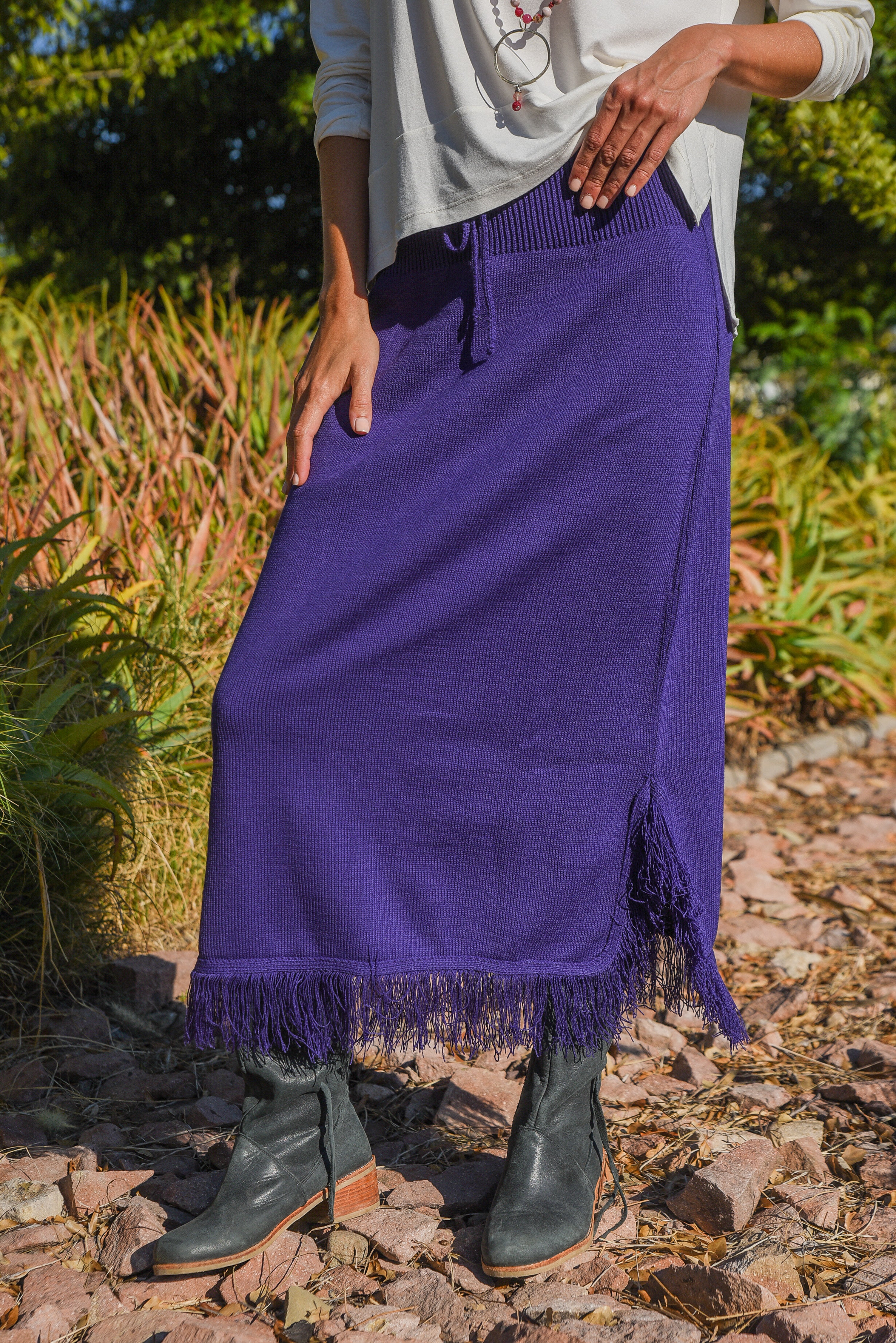 POLLERA TEJIDA PRETINA FLECOS