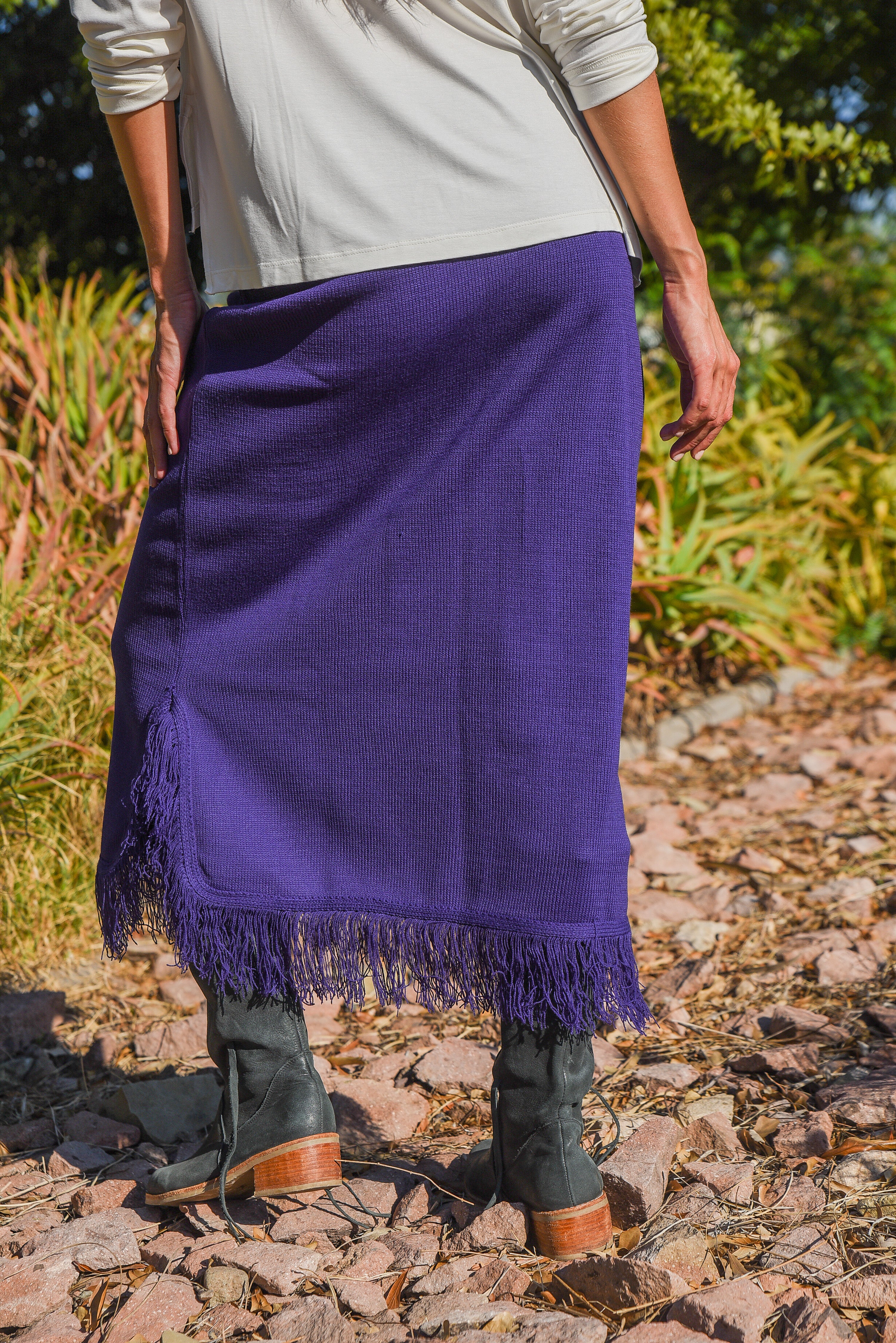 POLLERA TEJIDA PRETINA FLECOS