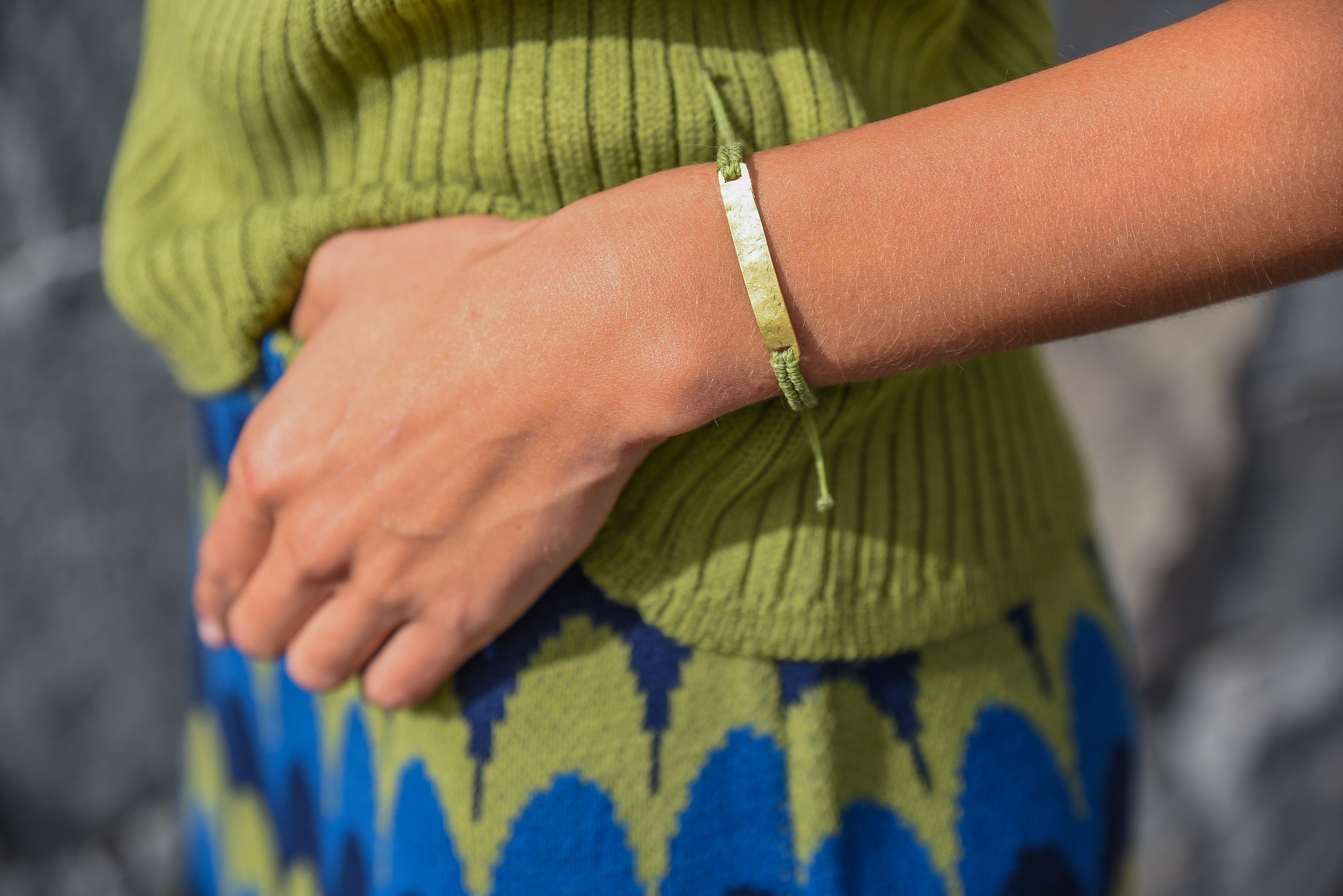 PULSERA MACRAME PLACA BRONCE VERDE