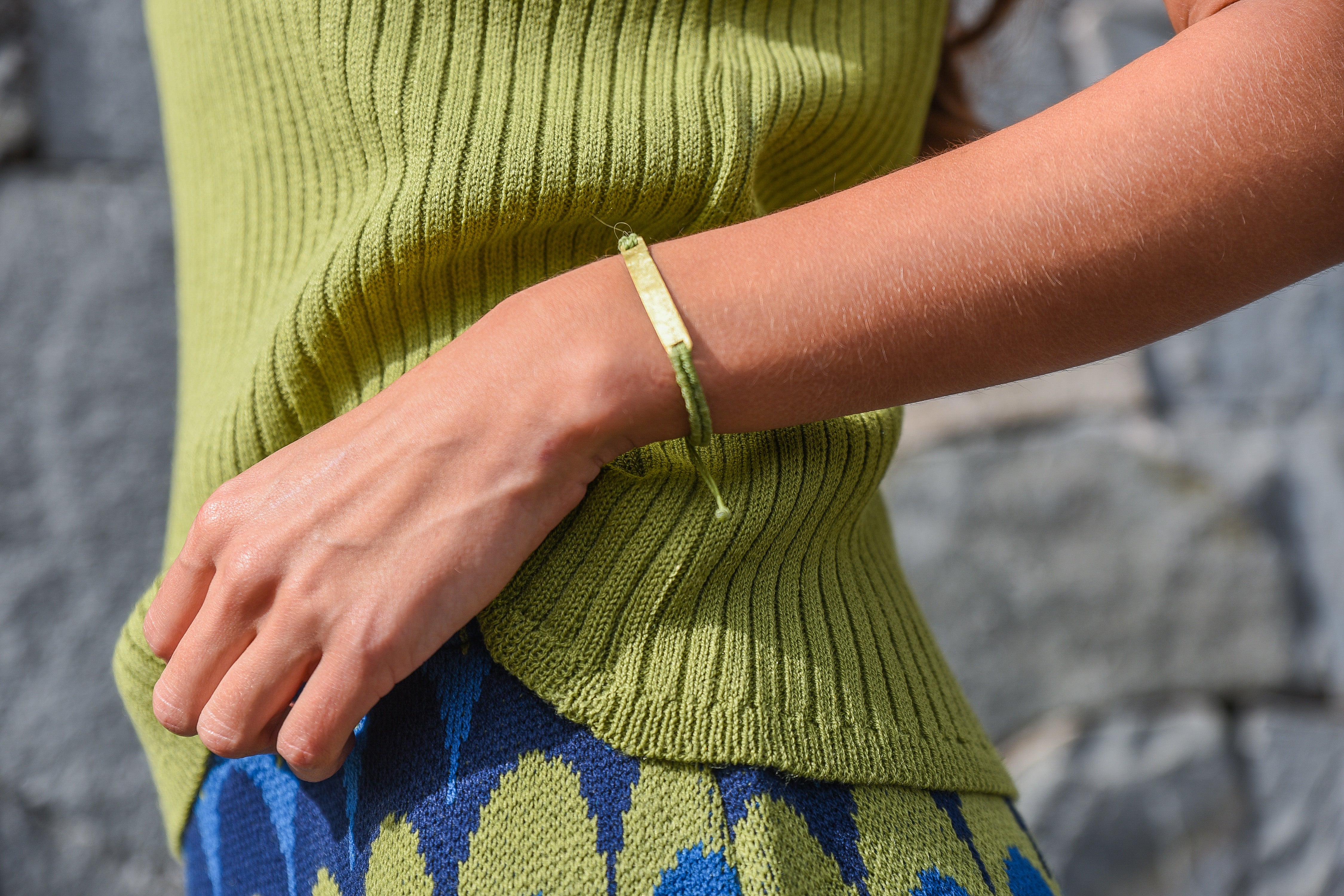 PULSERA MACRAME PLACA BRONCE VERDE