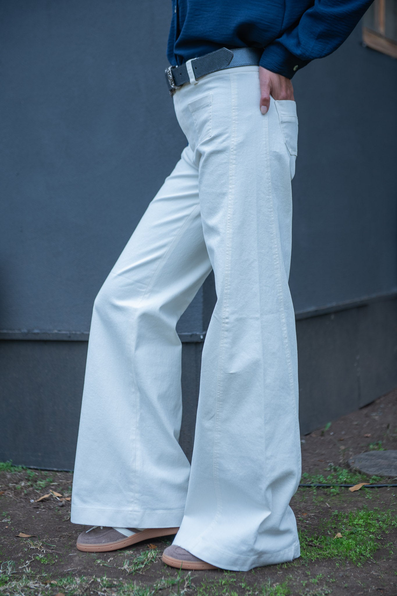 JEANS BOLSILLO CREMA