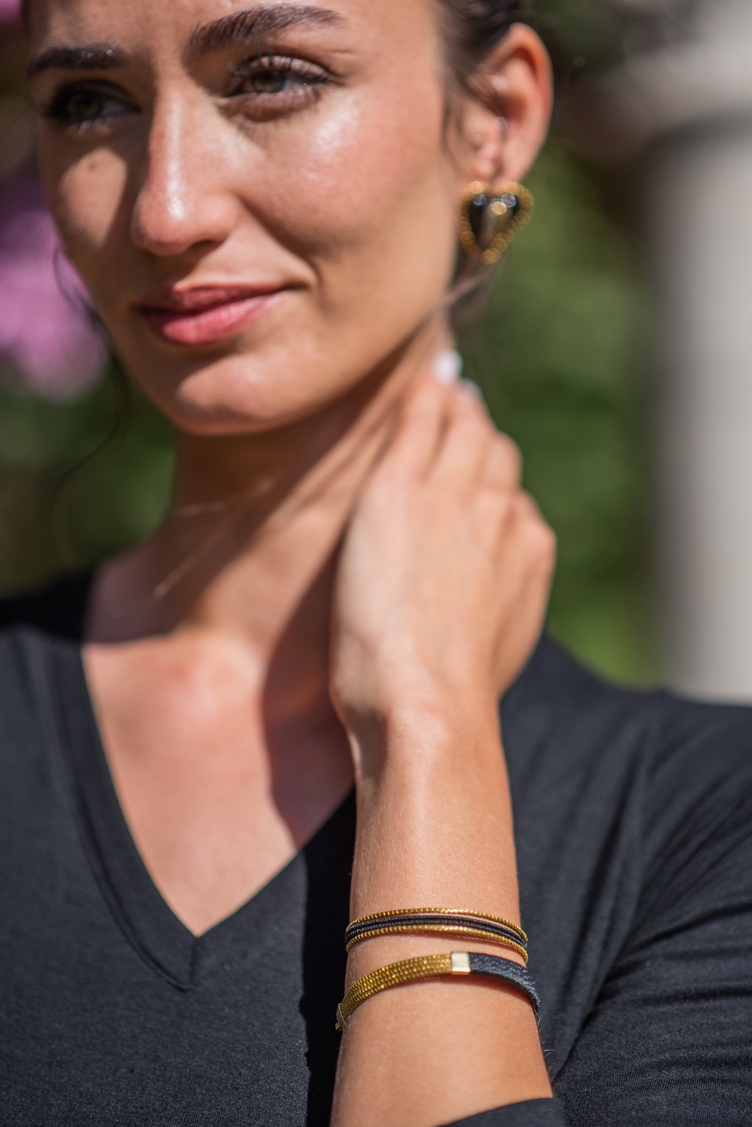PULSERA NEGRO - DORADO