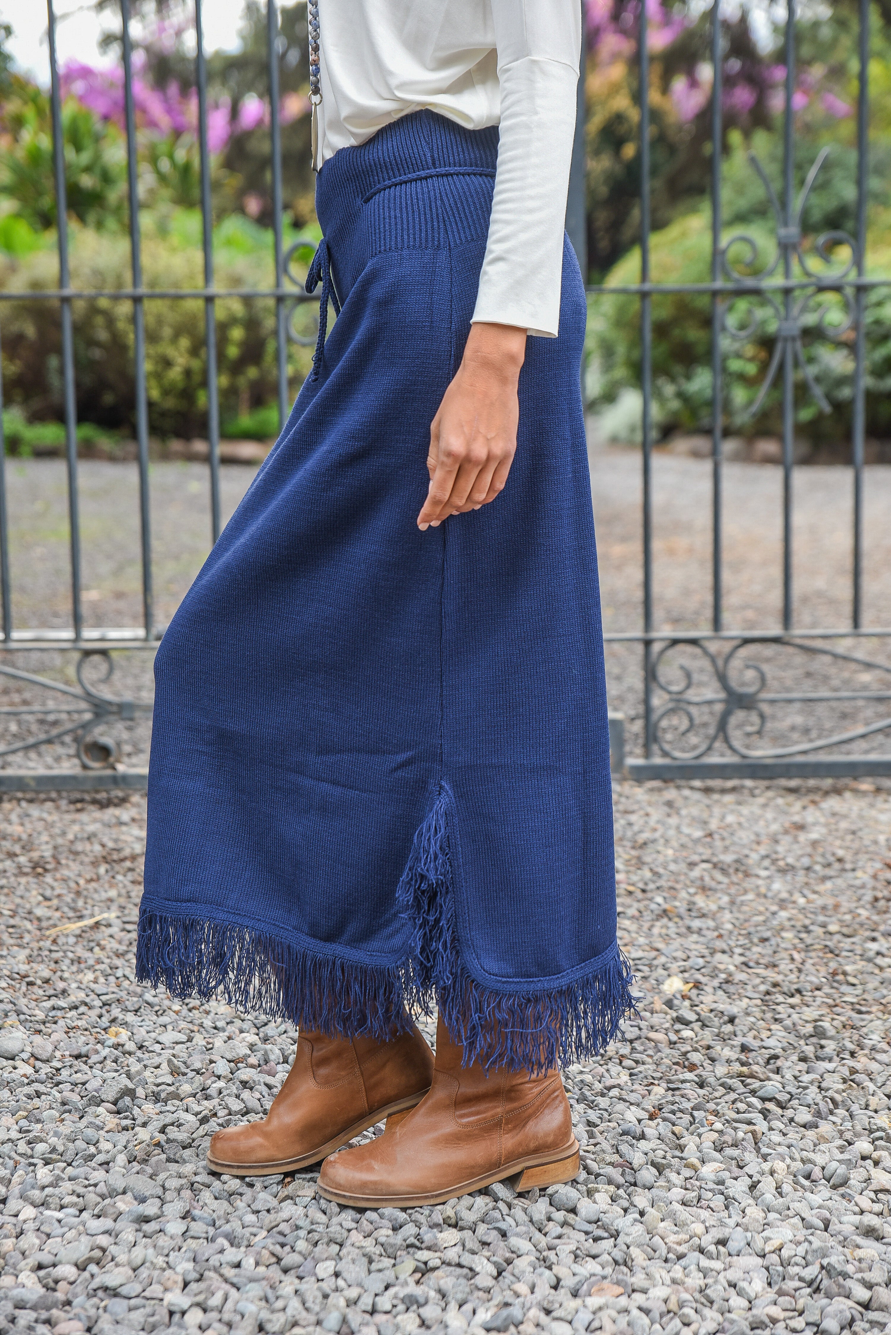 POLLERA TEJIDA PRETINA FLECOS