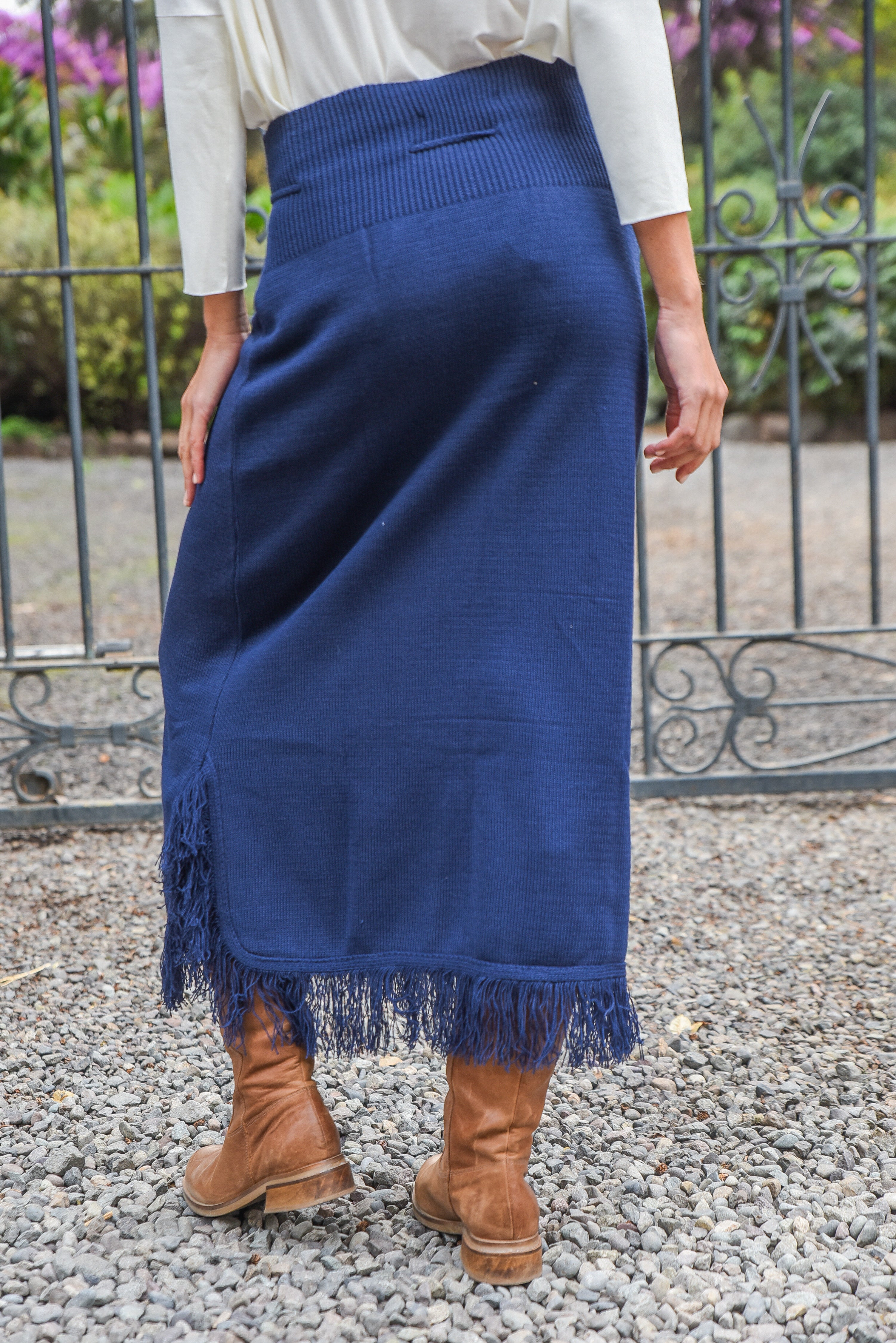 POLLERA TEJIDA PRETINA FLECOS
