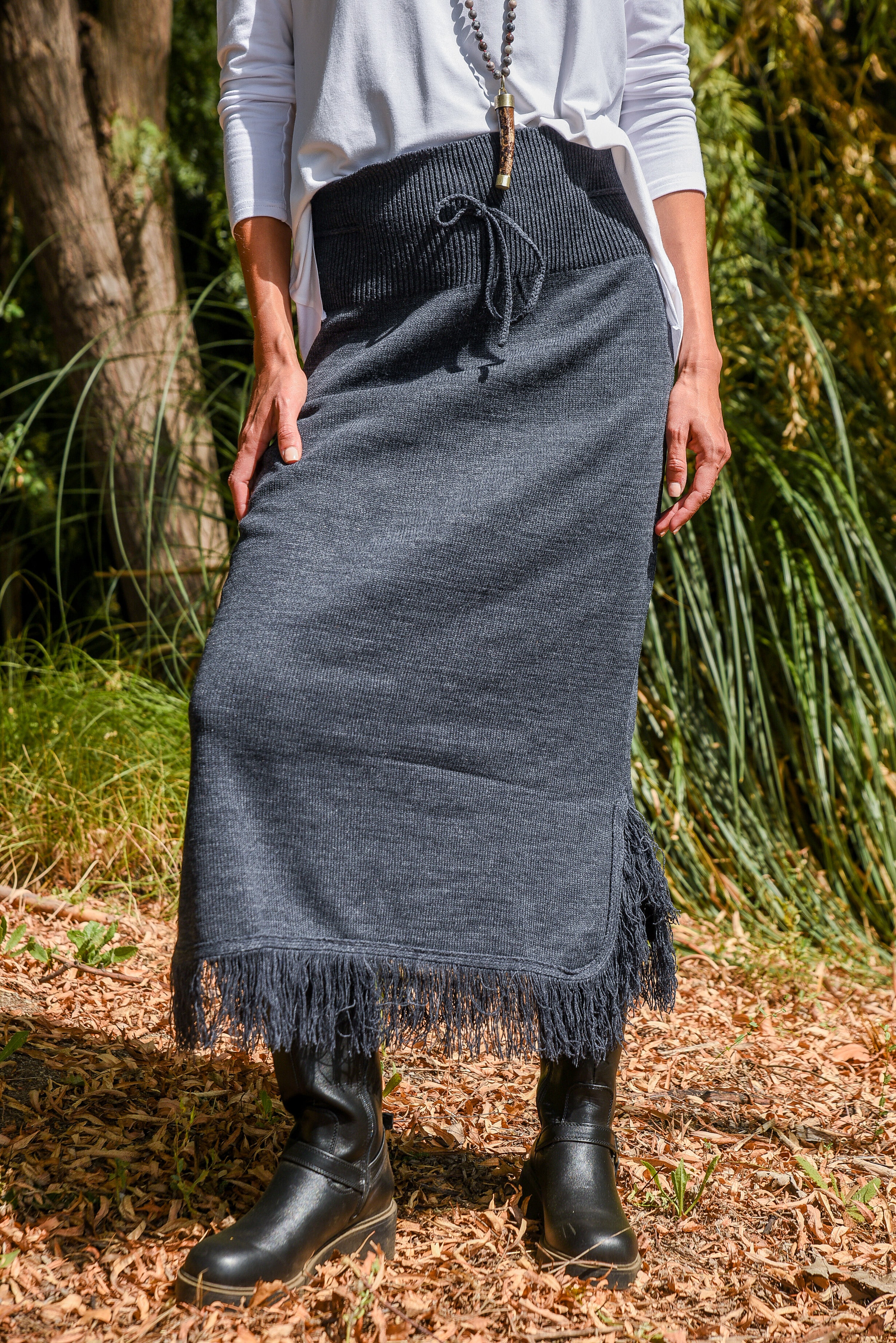 POLLERA TEJIDA PRETINA FLECOS