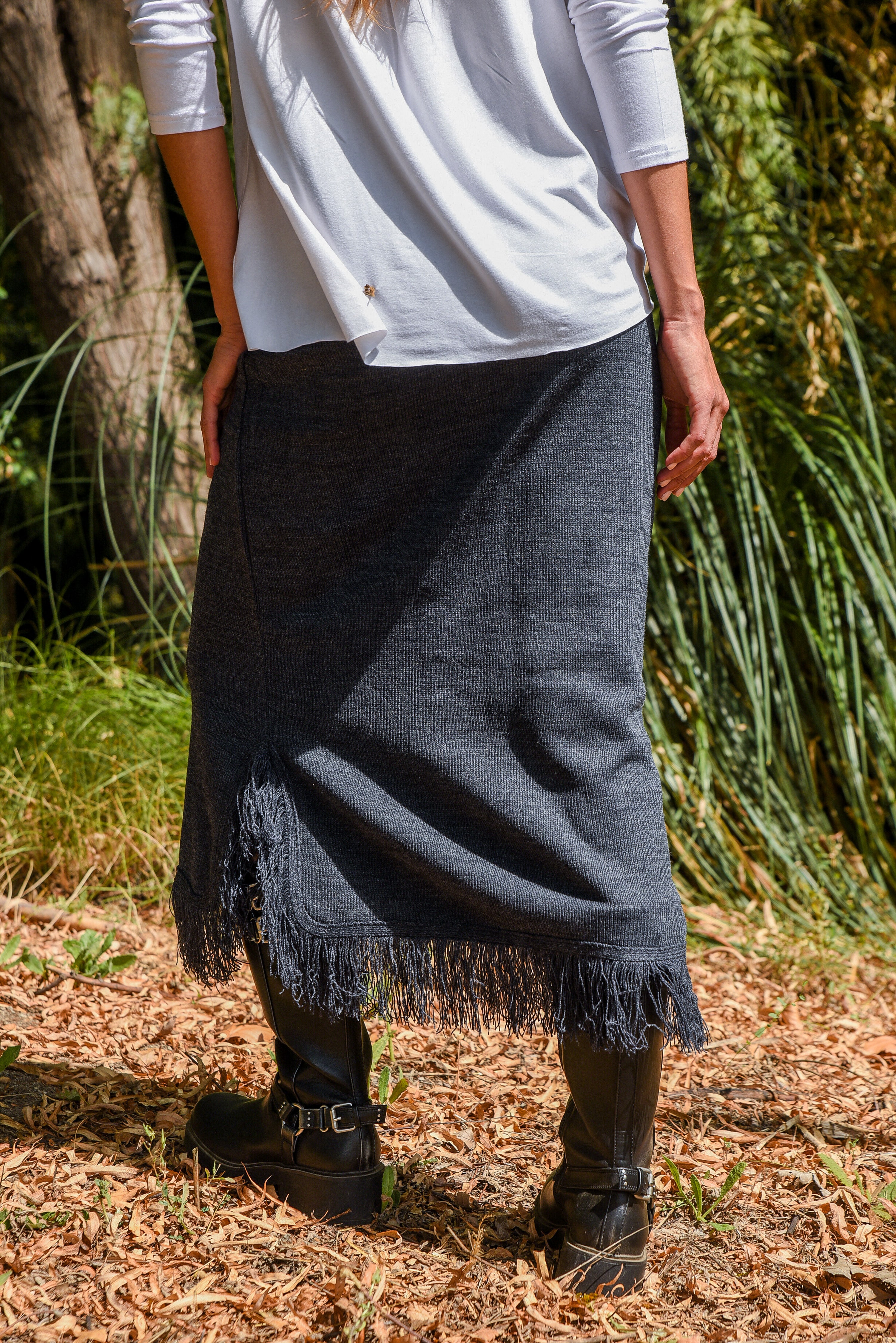 POLLERA TEJIDA PRETINA FLECOS