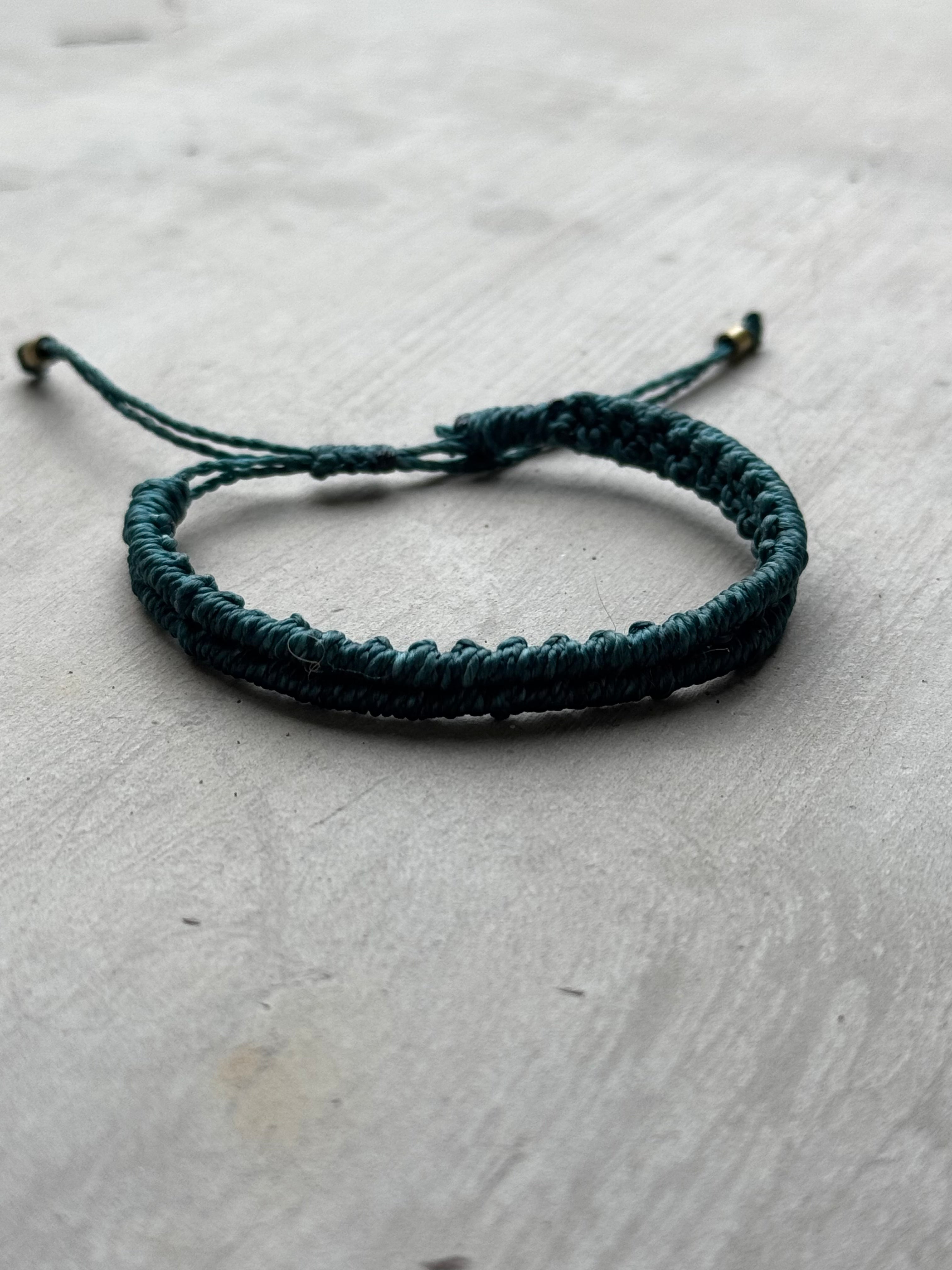 PULSERA MACRAME PETROLEO