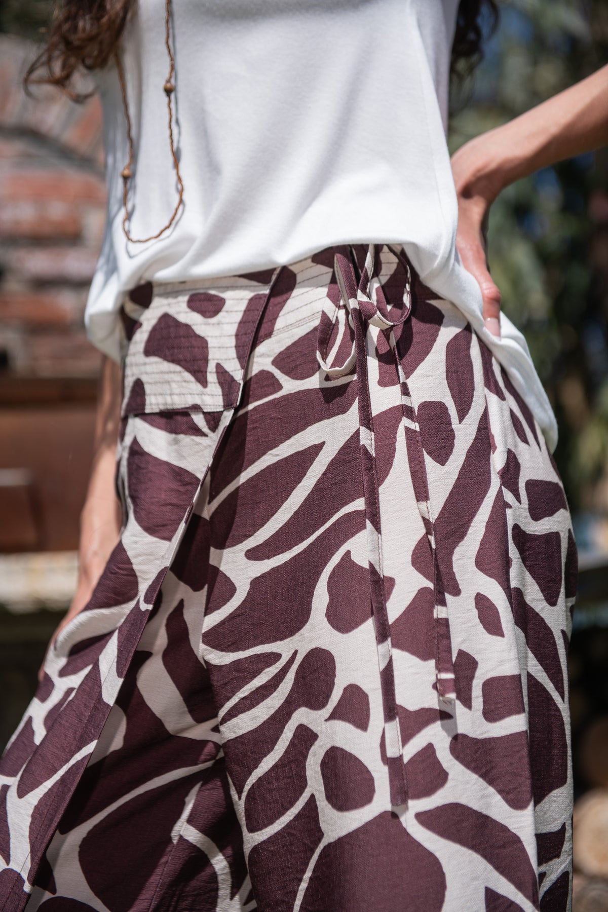 PANTALÓN ESTAMPADO DOMINGA CAFÉ