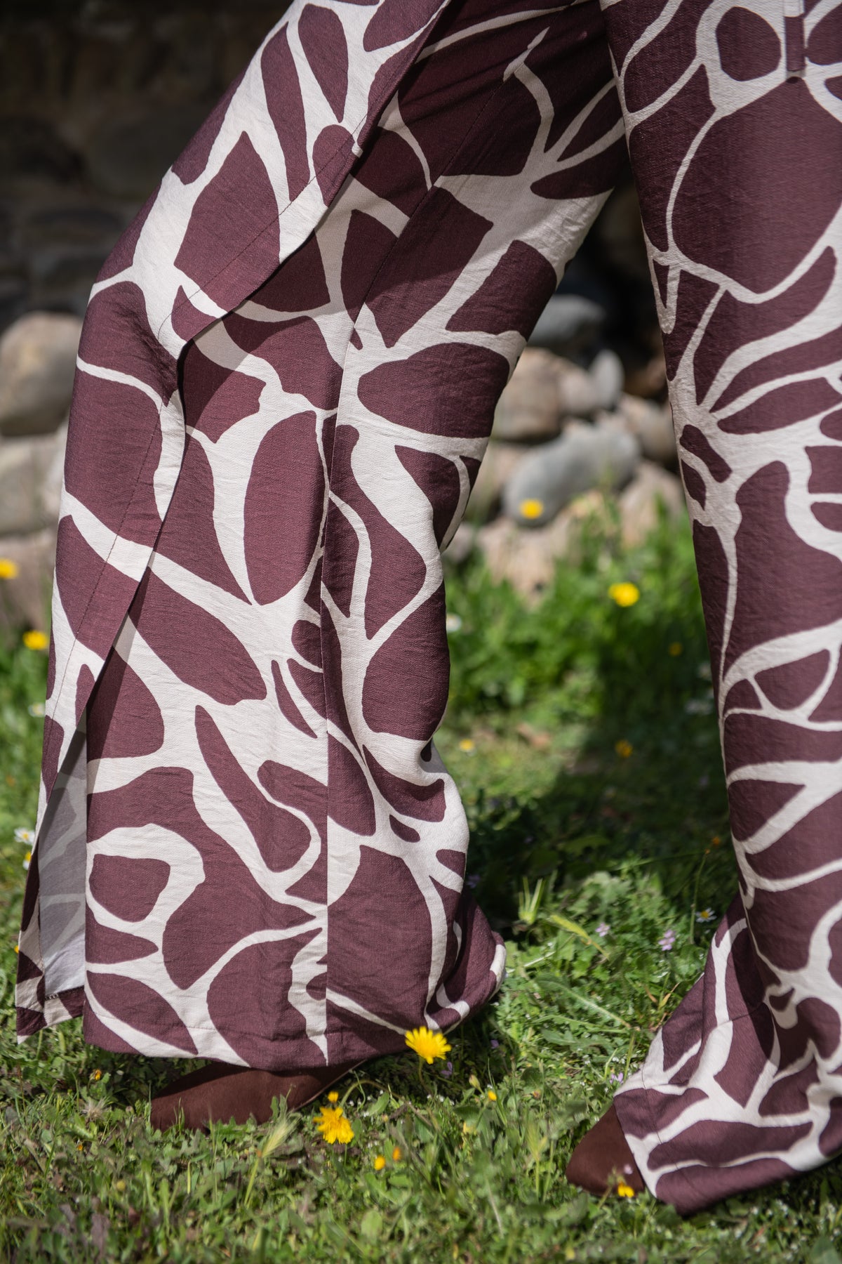 PANTALÓN ESTAMPADO DOMINGA CAFÉ