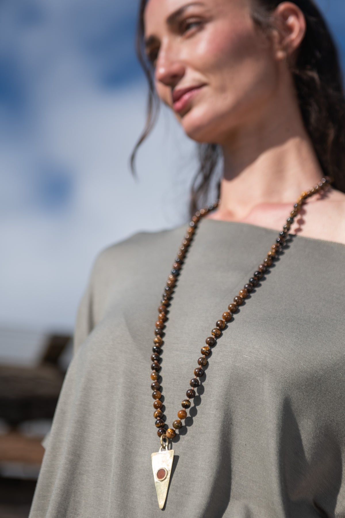 COLLAR TRIANGULO BRONCE
