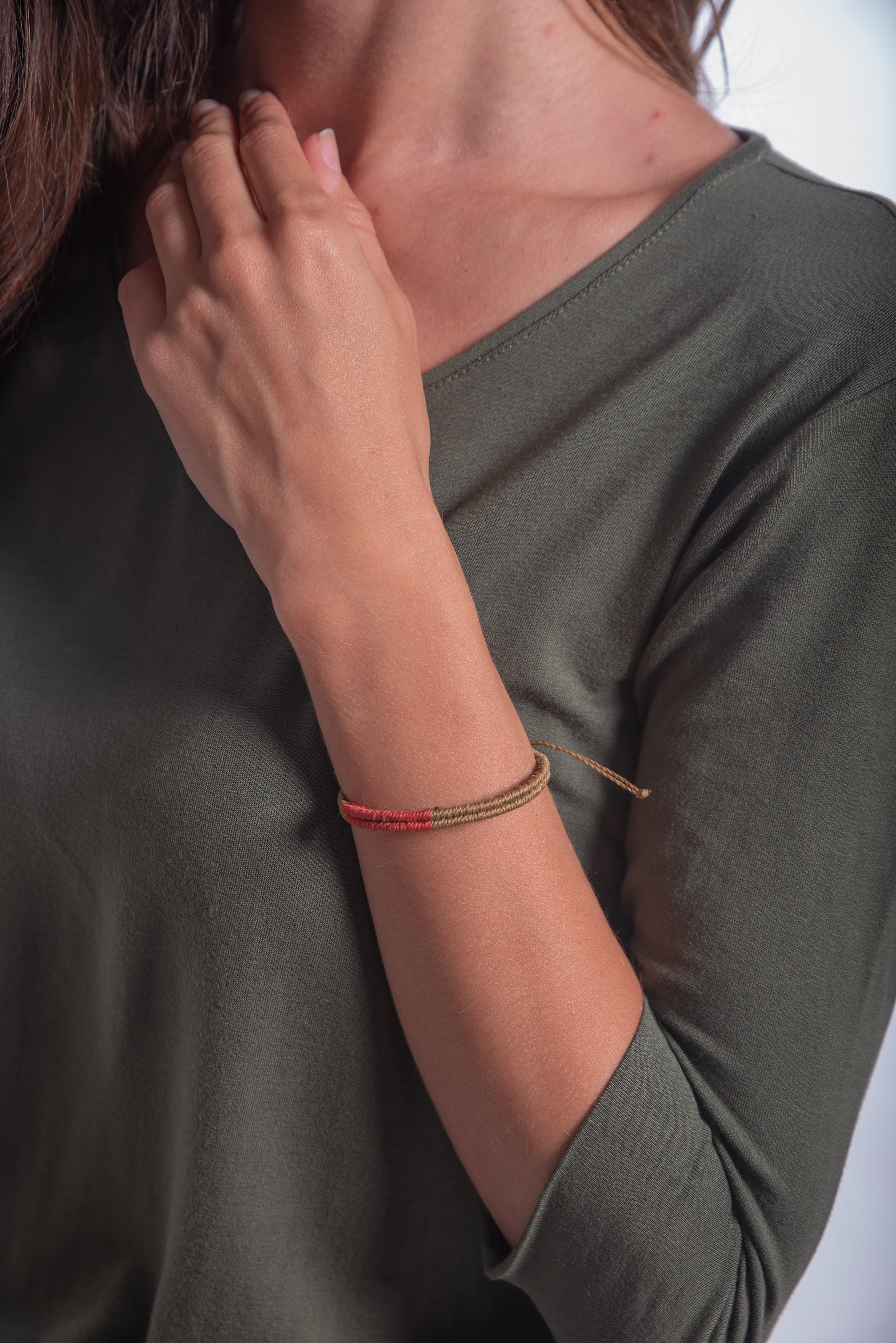 PULSERA MACRAME TEJIDA BEIGE