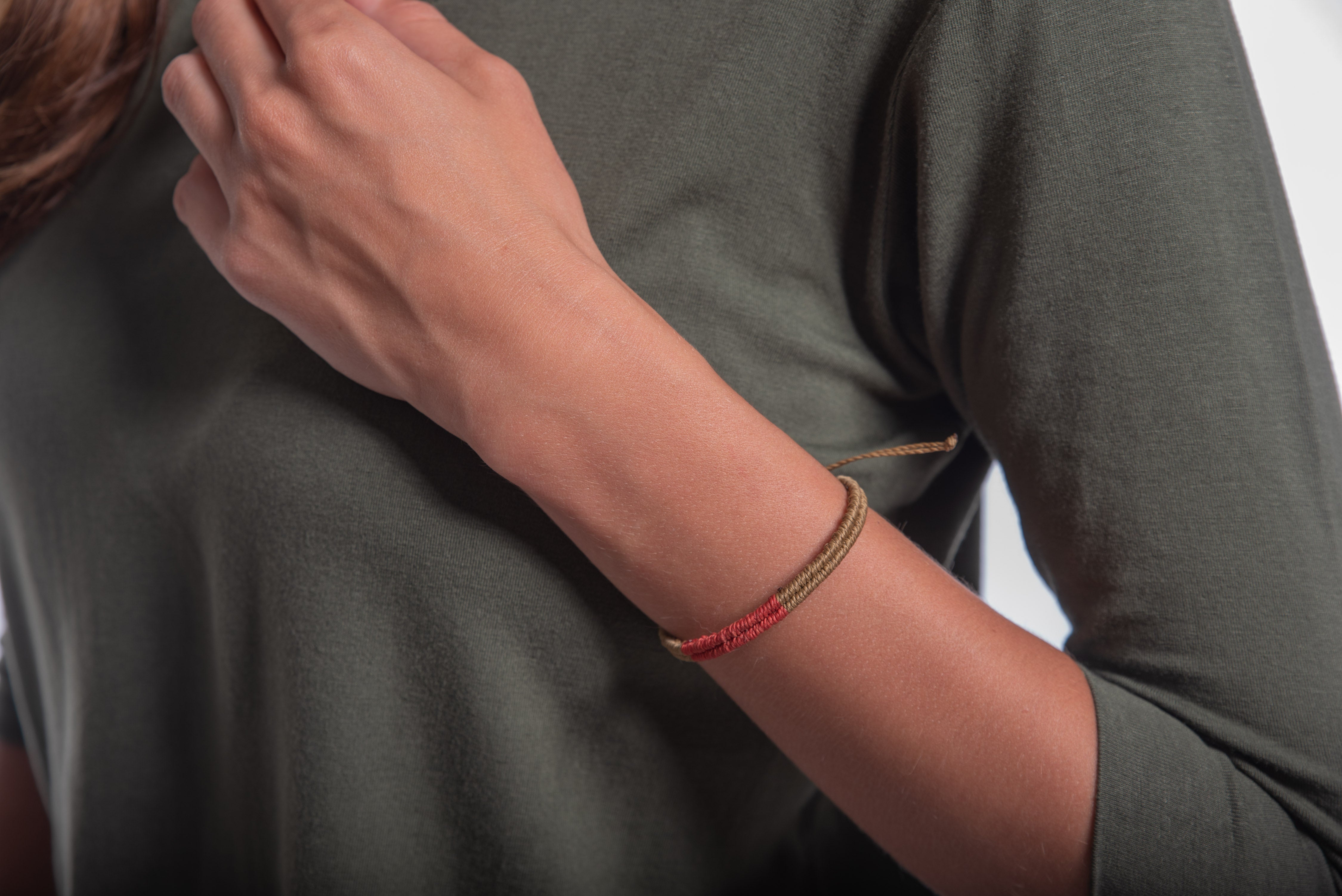 PULSERA MACRAME TEJIDA BEIGE