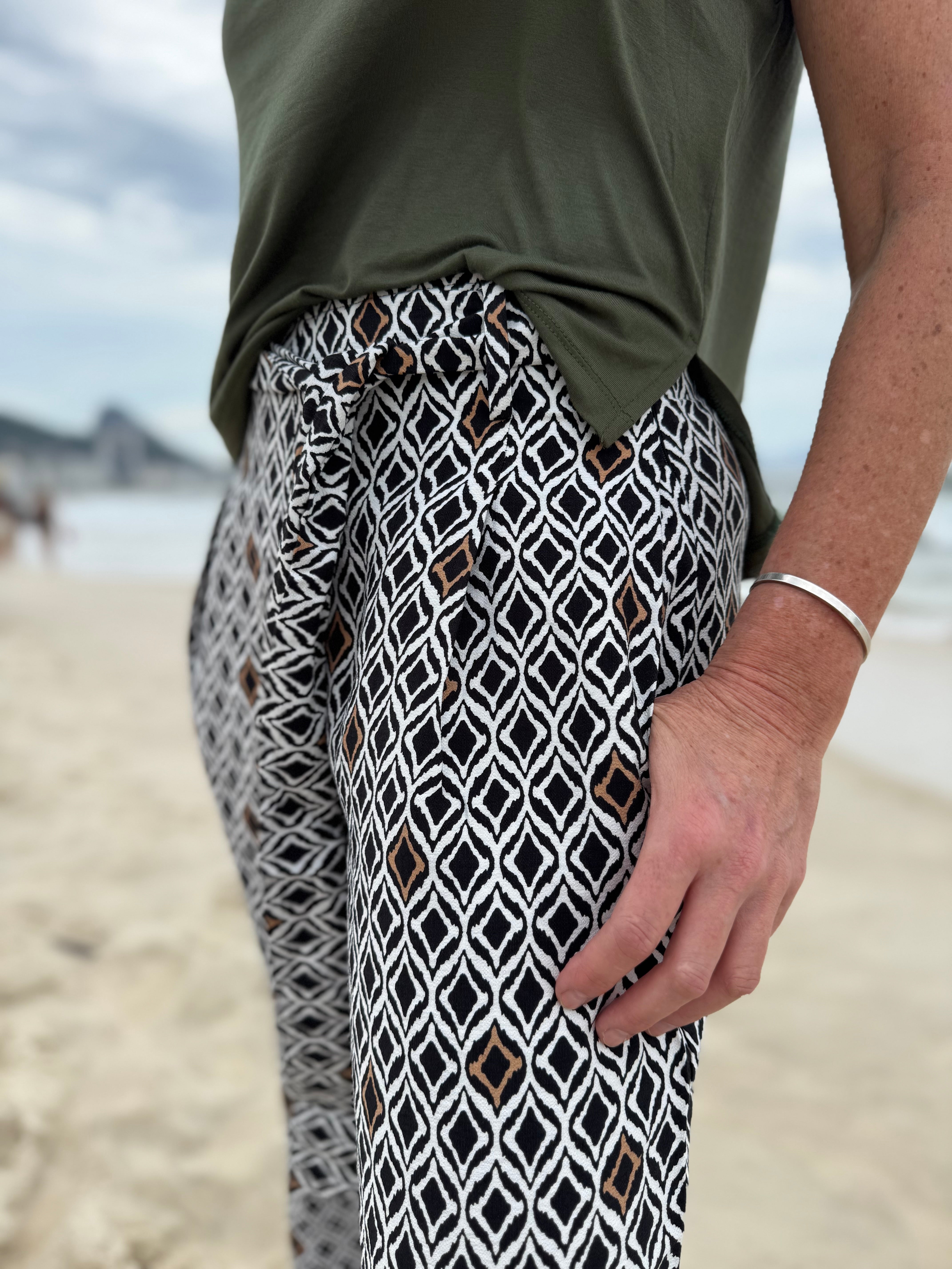 PANTALÓN LAZO ESTAMPADO GEOMÉTRICO