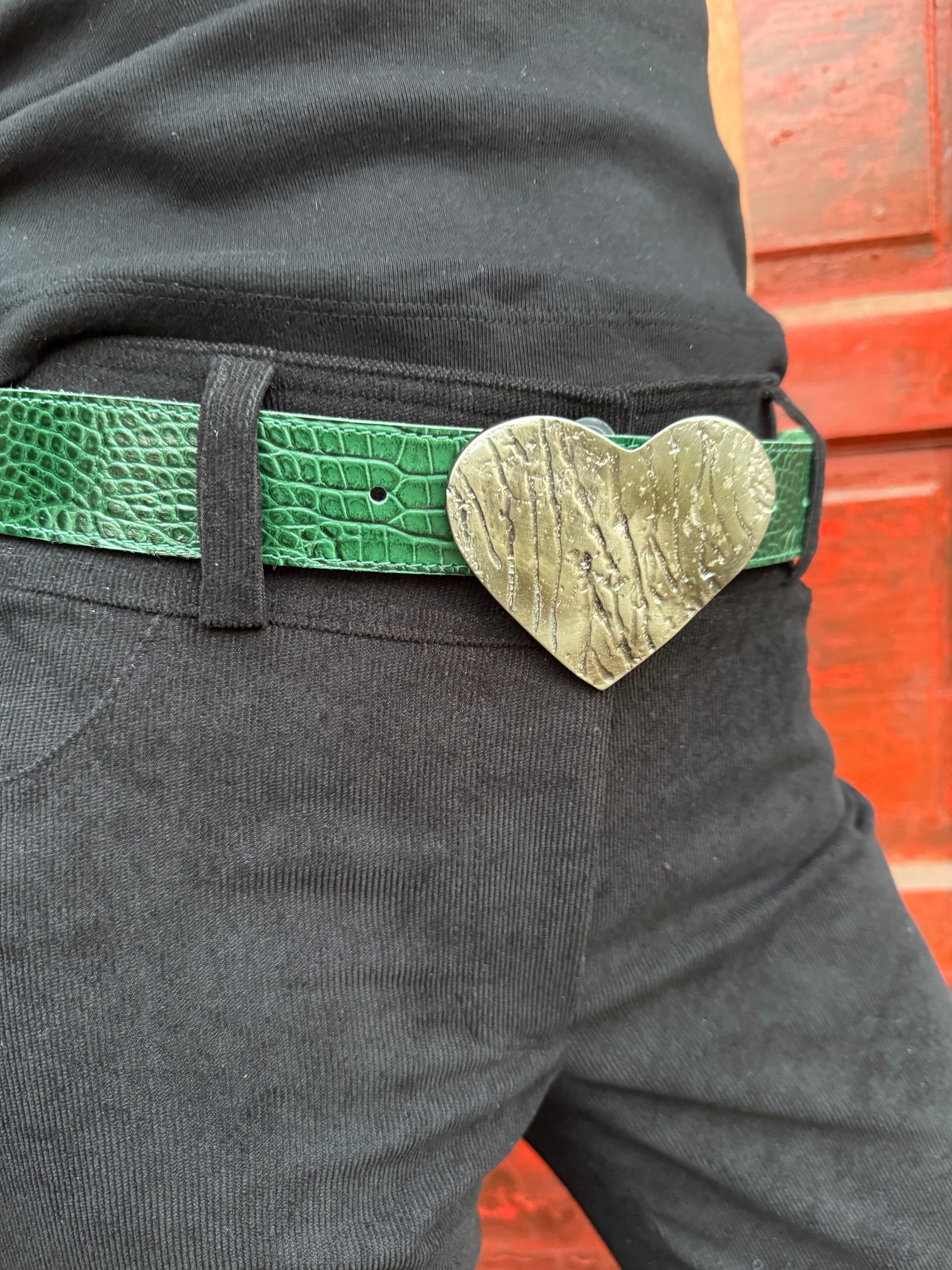 CINTURÓN COCODRILO VERDE HEBILLA CORAZÓN