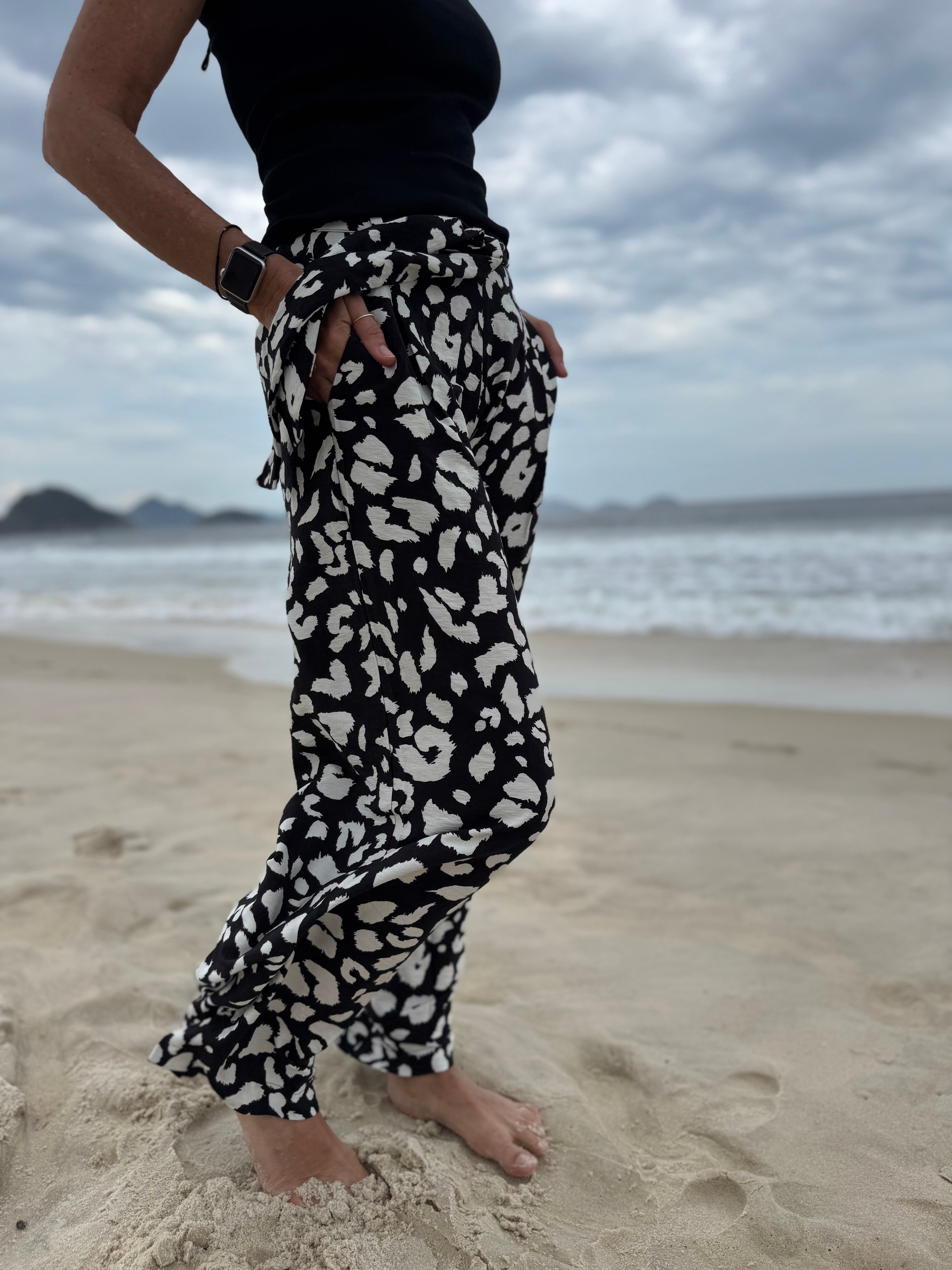 PANTALÓN LAZO ESTAMPADO NEGRO