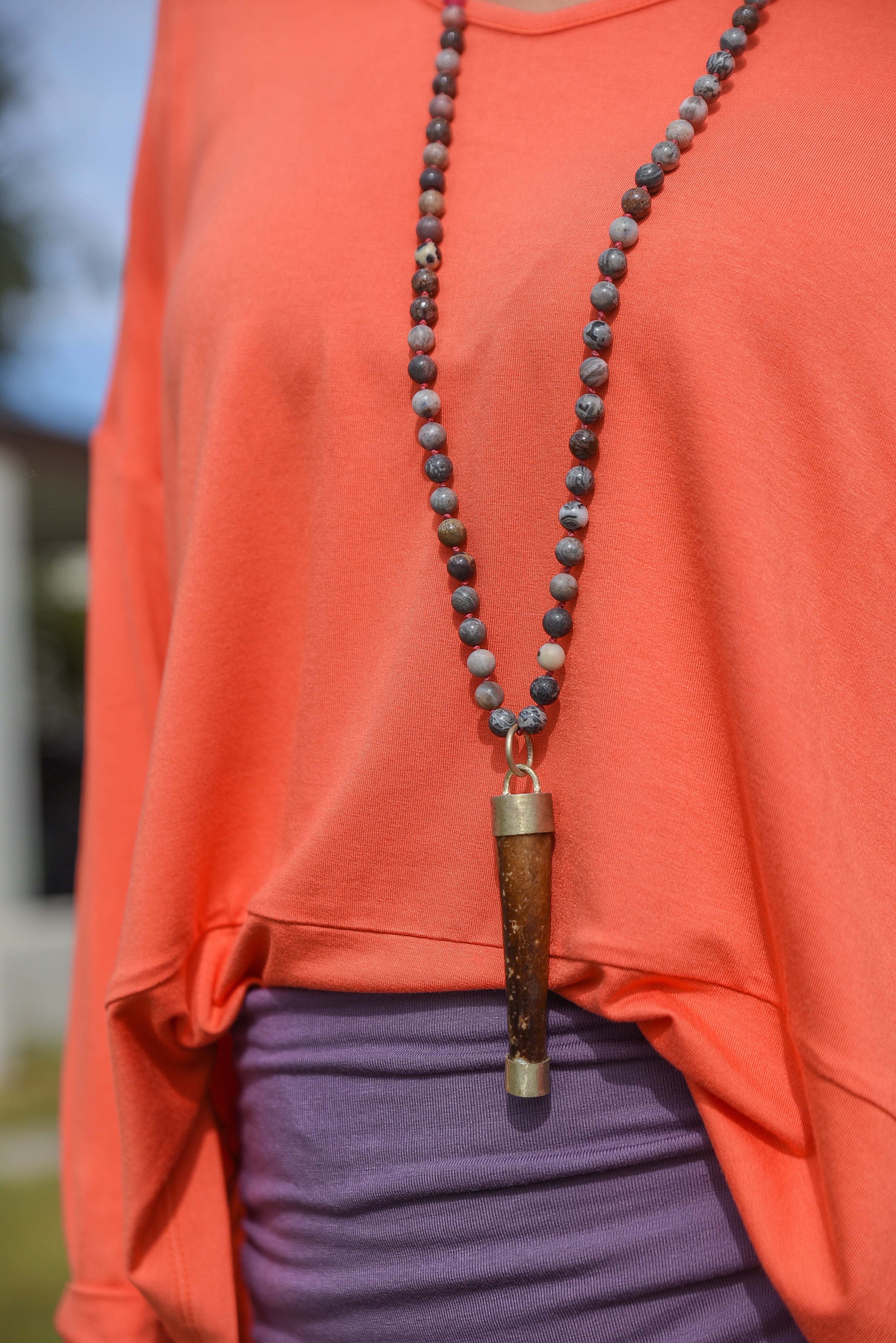 COLLAR PIEDRA AGATA CACHO MADERA ALPACA GRIS