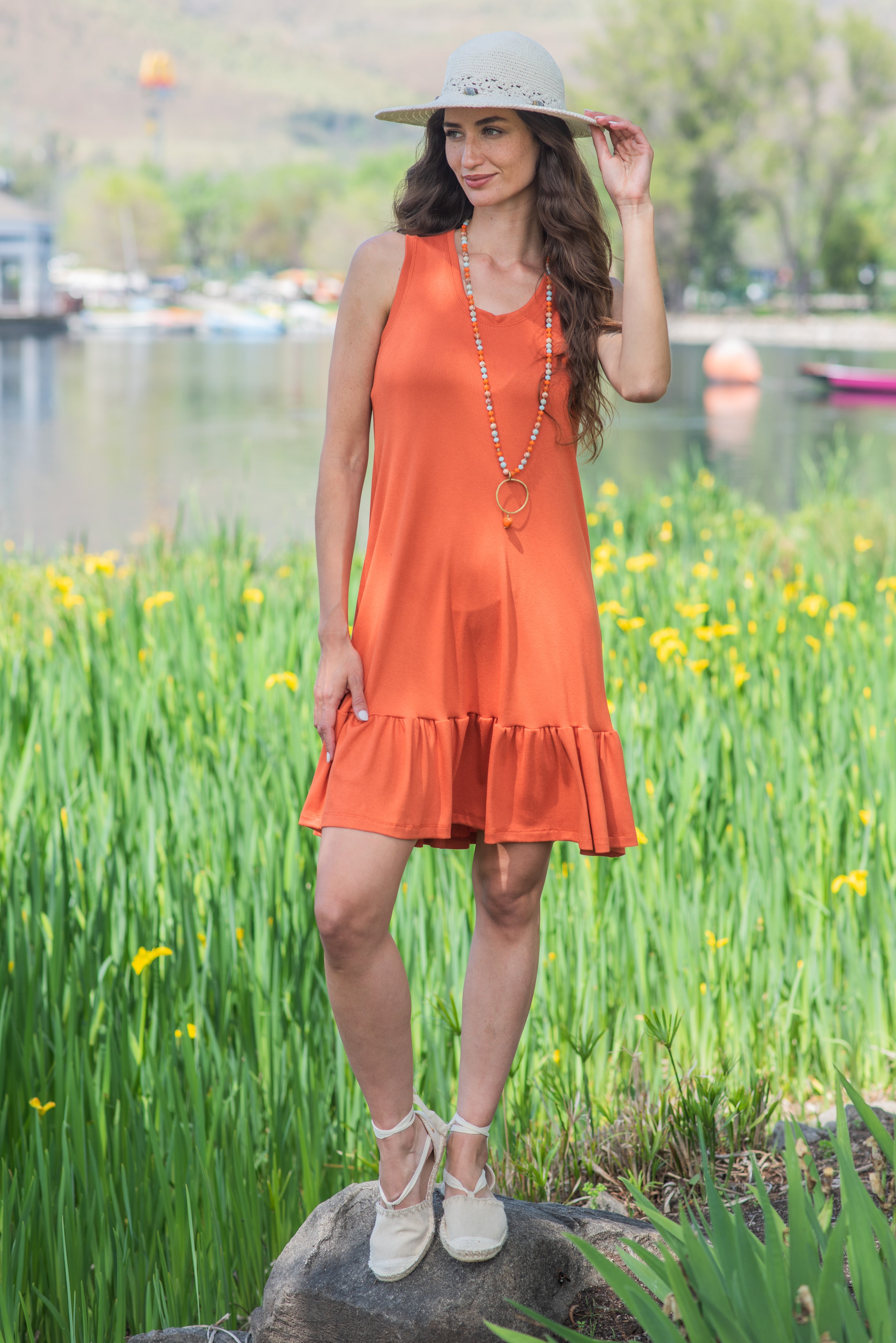 VESTIDO VUELO CORTO CANUTÓN LADRILLO