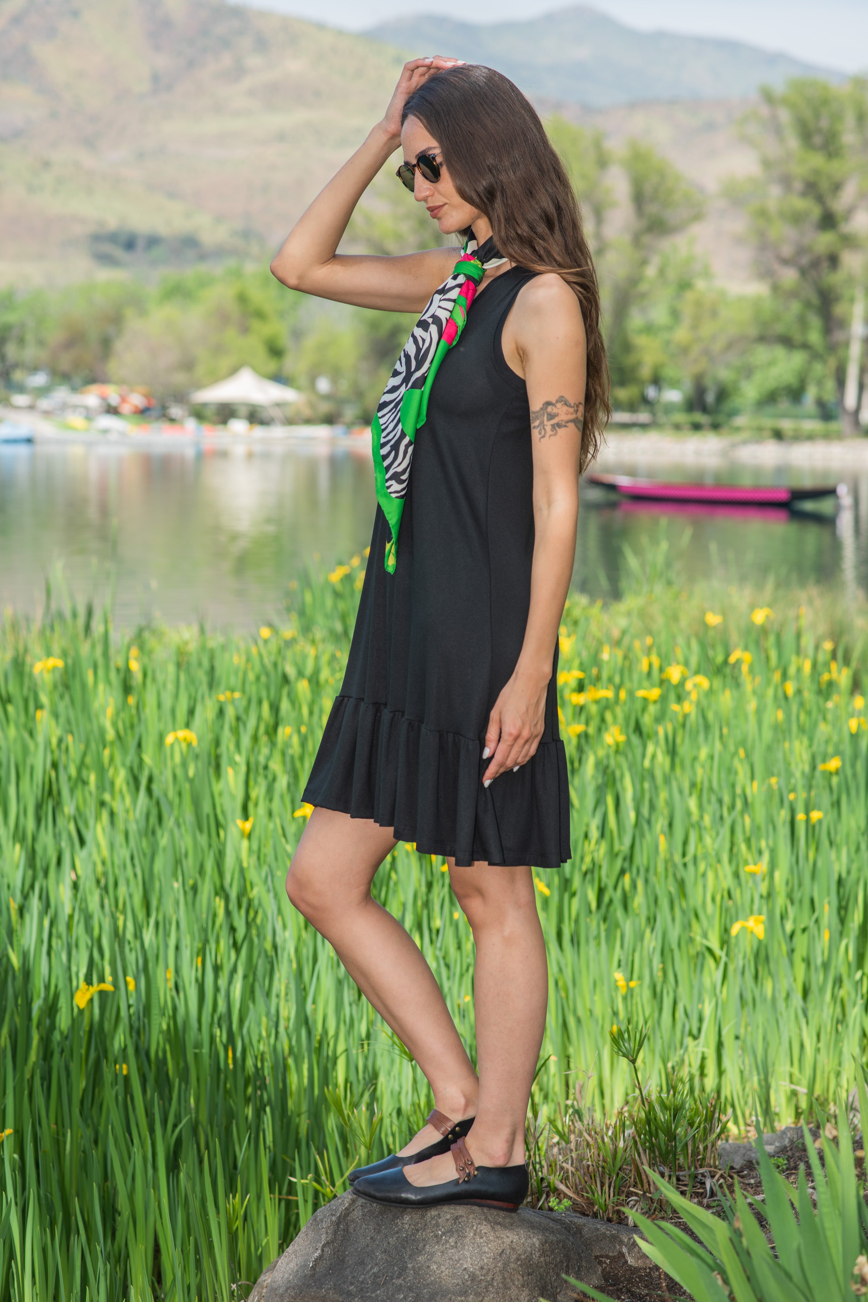 VESTIDO VUELO CORTO CANUTÓN NEGRO