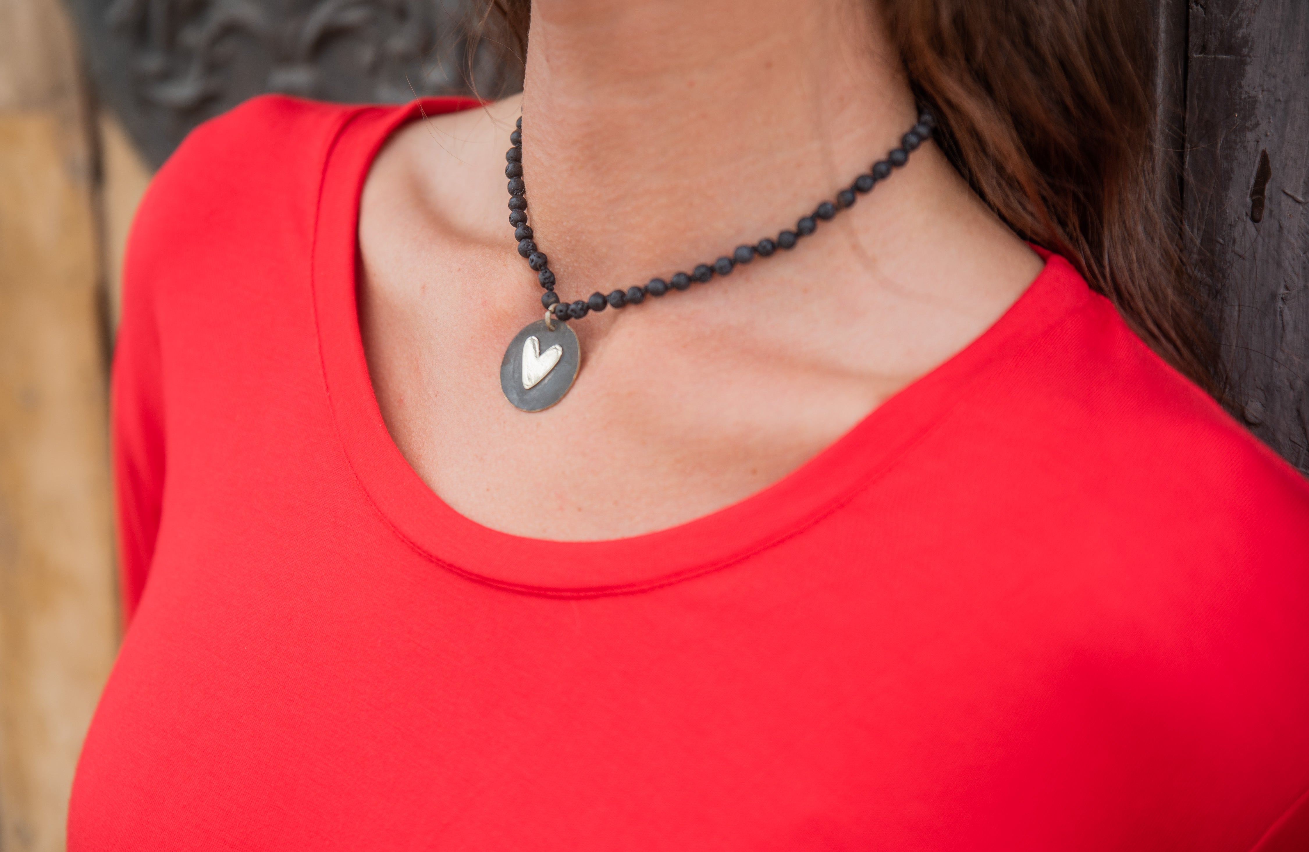 COLLAR CORAZÓN PIEDRA VOLCÁNICA