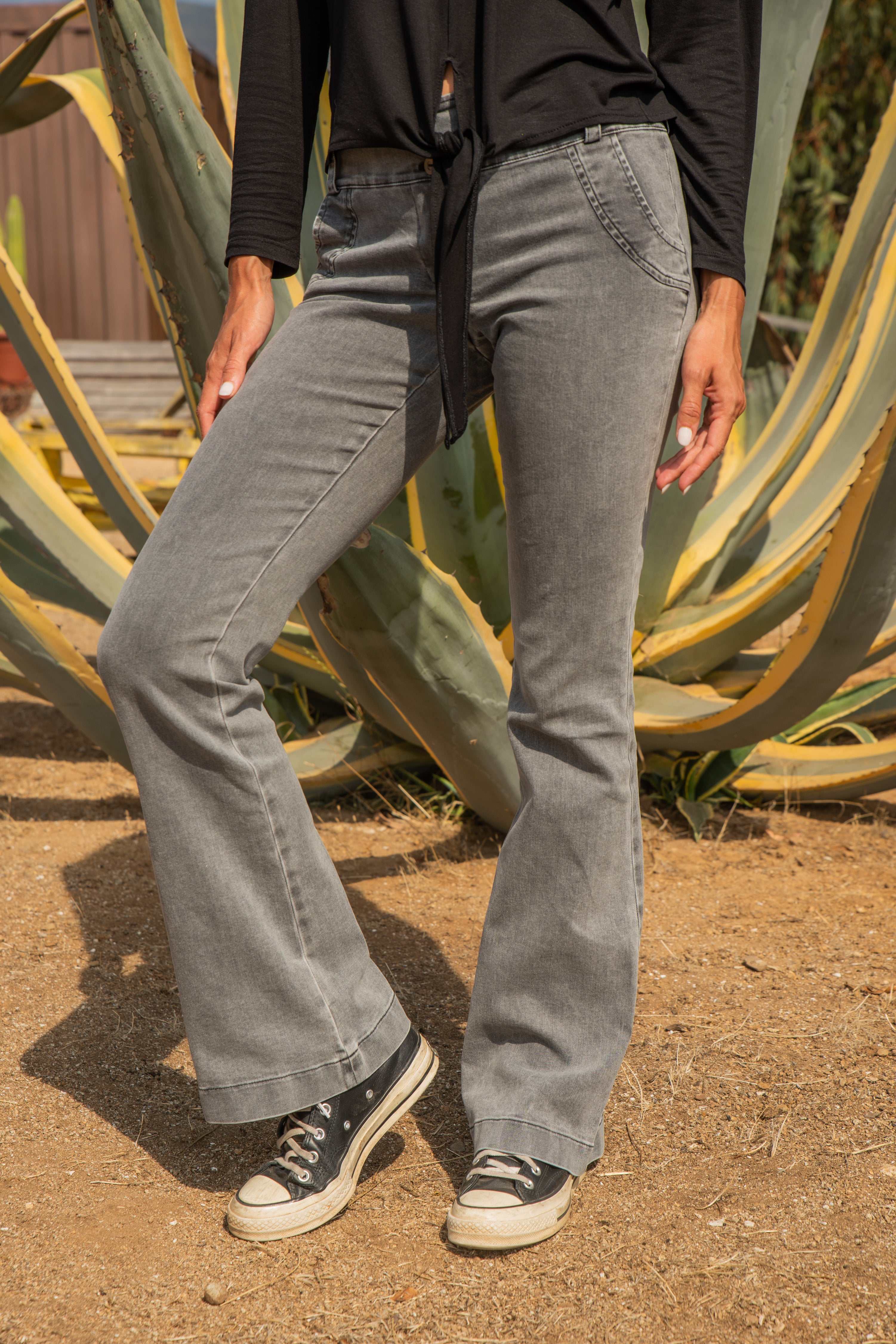PANTALÓN JEANS KATE GRIS