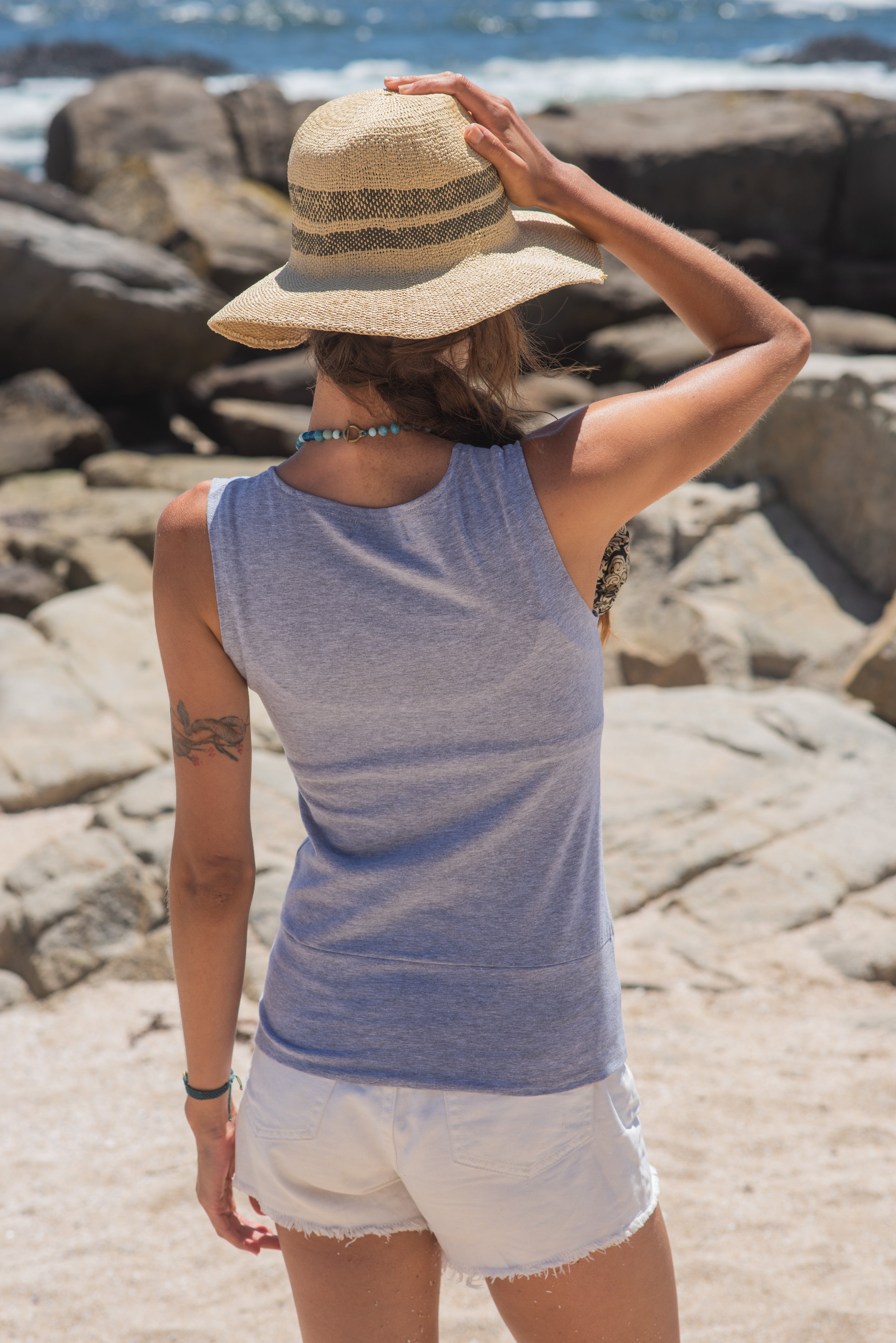 POLERA BÁSICA PACI GRIS MELANGE