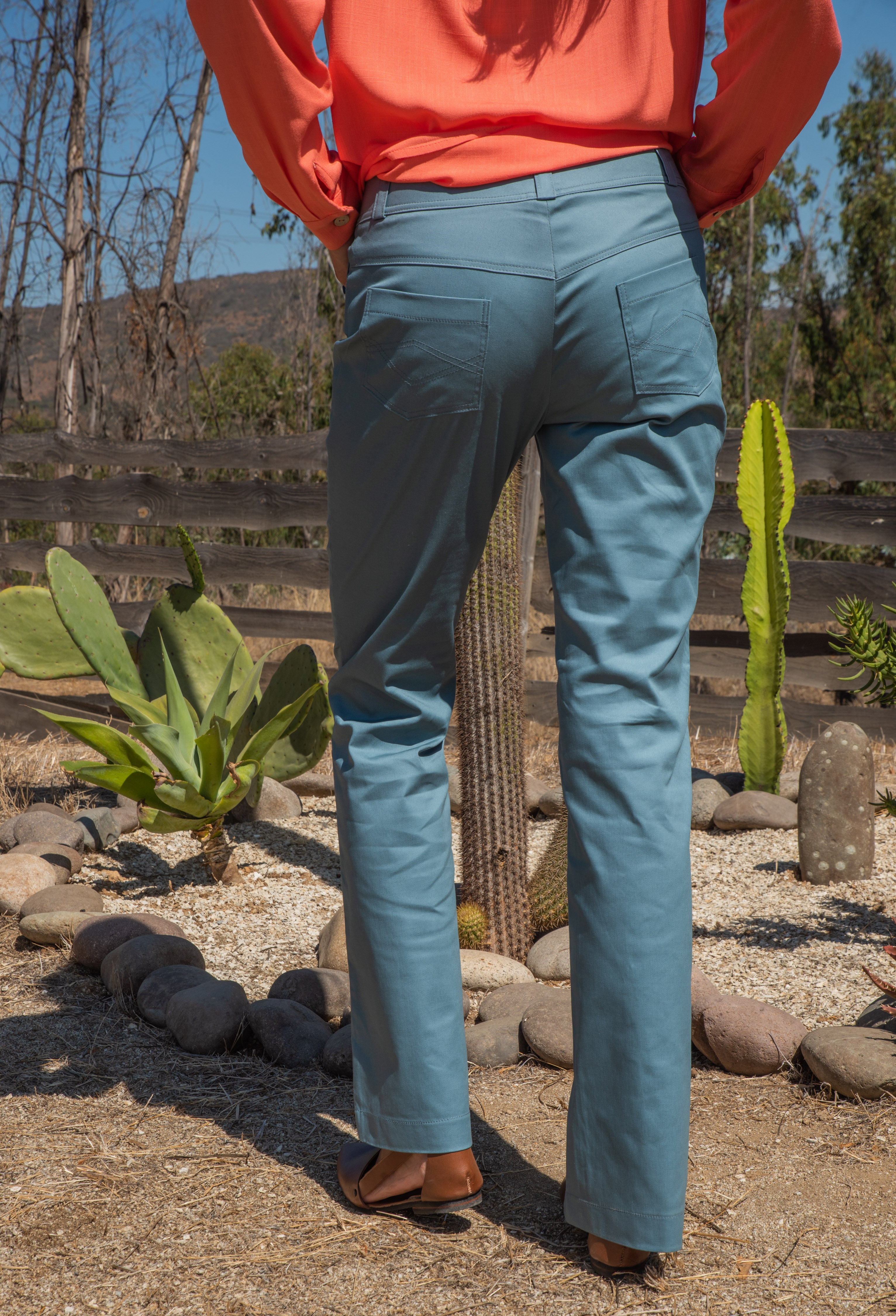 PANTALÓN GABARDINA CELESTE